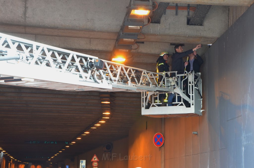 Einsatz BF Koeln Tunnel unter Lanxess Arena gesperrt P9767.JPG - Miklos Laubert